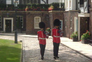 london_tower_guards.jpg