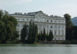 salzburg_som_house_back.jpg