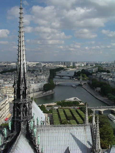 paris_notredame_view2.jpg