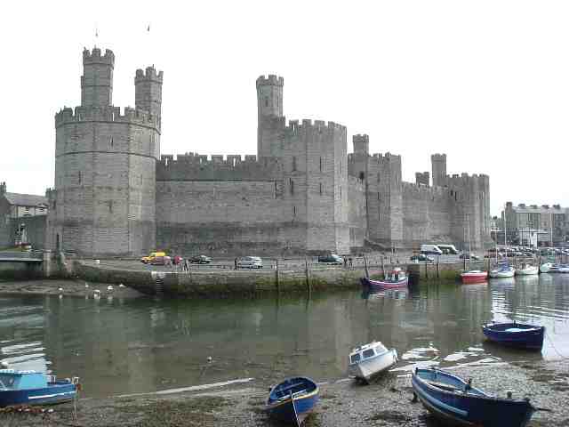 wales_caernavon_castle.jpg